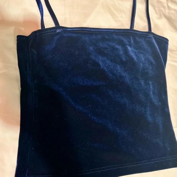 Blue Velvet Three-Piece Set - Picture 6 of 9